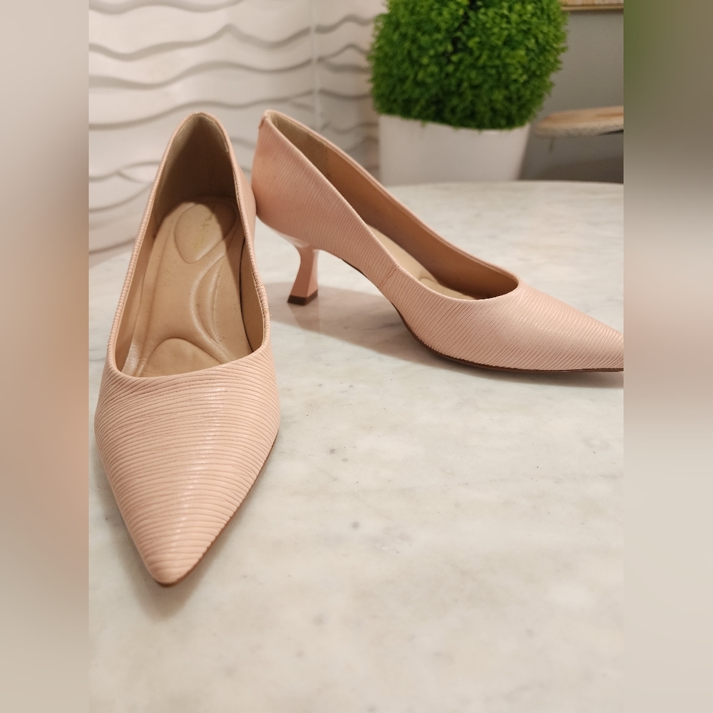 Cute and elegant pump heels